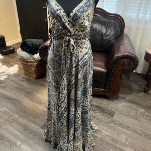 Elegant Patterned Maxi Dress in Blue and Cream